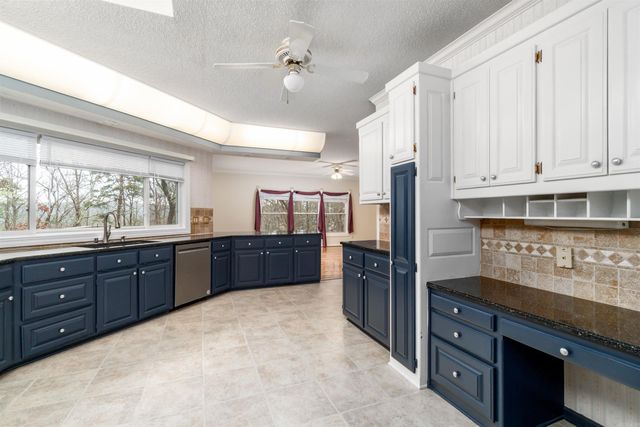 29 Barcelona Way, Hot Springs Village, AR 71909