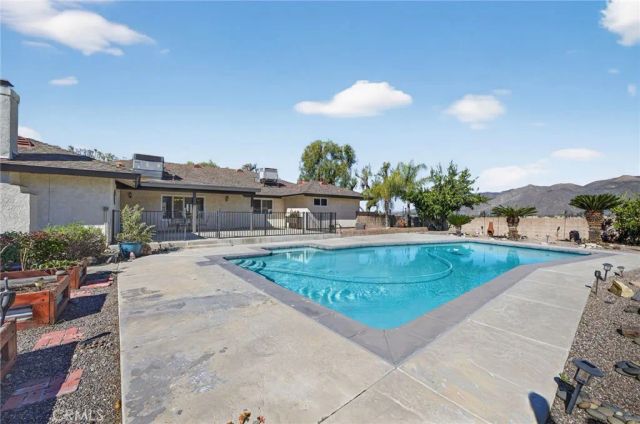 772 Smith, Hemet, CA 92544