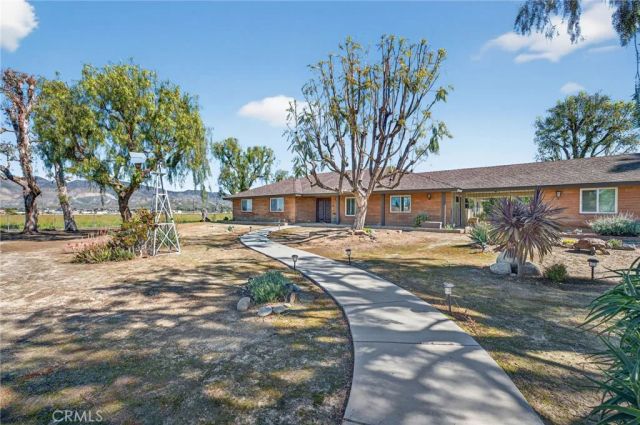 772 Smith, Hemet, CA 92544