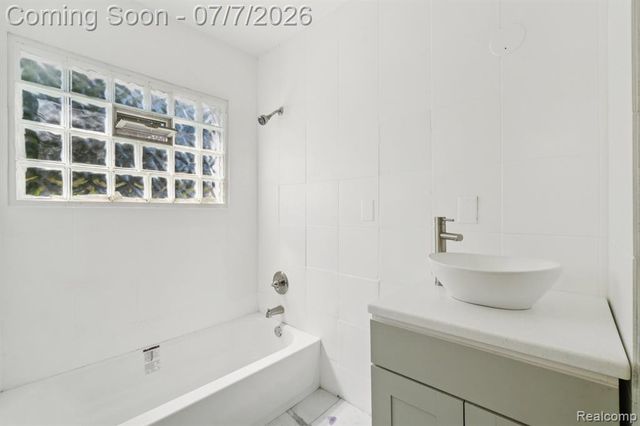 19211 Birwood Street, Detroit, MI 48221