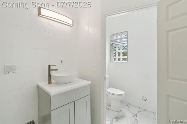 19211 Birwood Street, Detroit, MI 48221