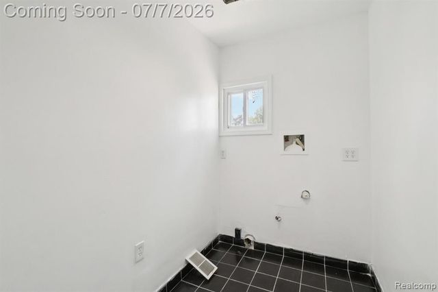 19211 Birwood Street, Detroit, MI 48221