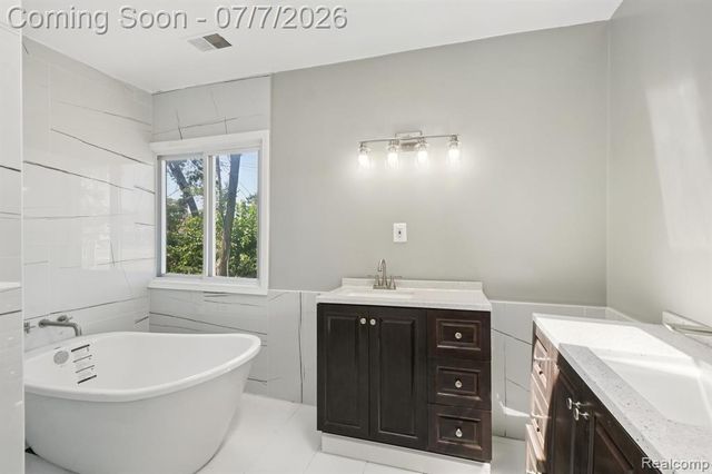 19211 Birwood Street, Detroit, MI 48221
