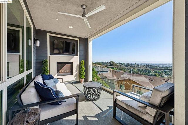 6739 Skyview Dr, Oakland, CA 94605