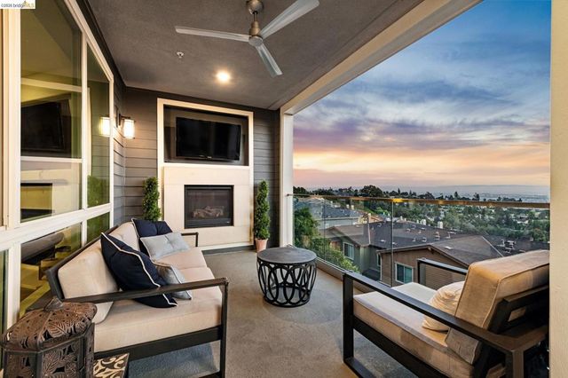 6739 Skyview Dr, Oakland, CA 94605