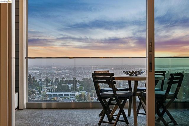 6739 Skyview Dr, Oakland, CA 94605