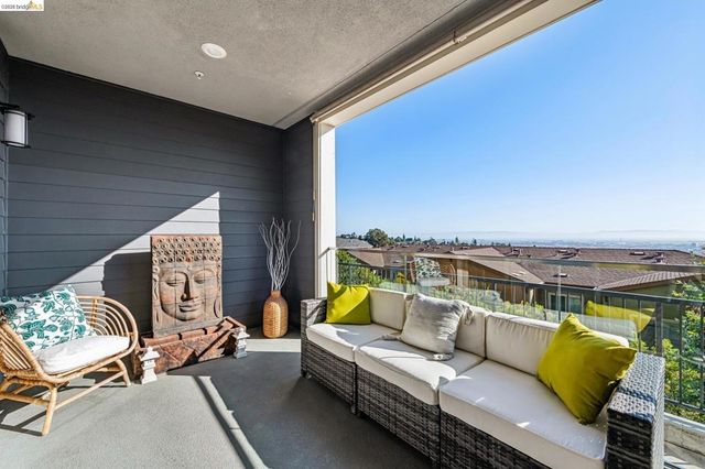 6739 Skyview Dr, Oakland, CA 94605