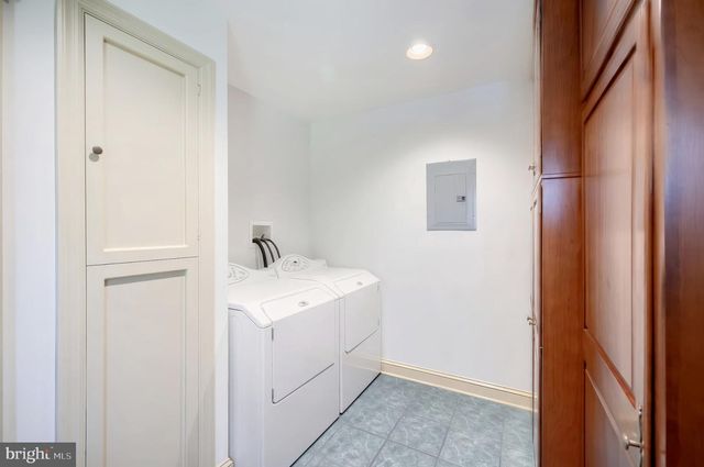 1319 HILLCROFT LN, York, PA 17403