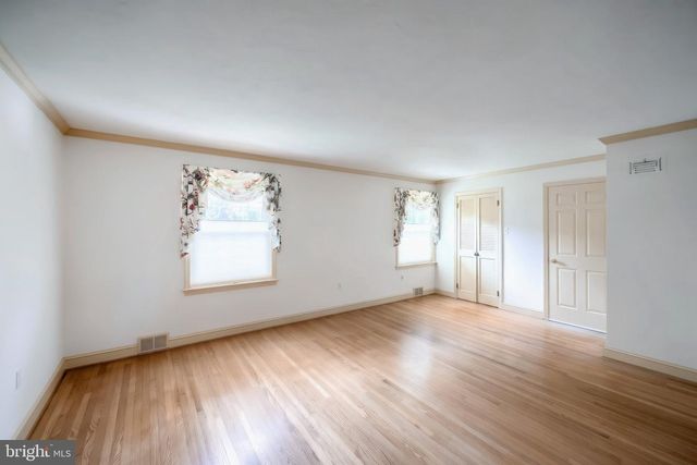 1319 HILLCROFT LN, York, PA 17403