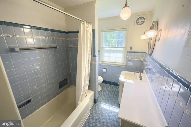 1319 HILLCROFT LN, York, PA 17403