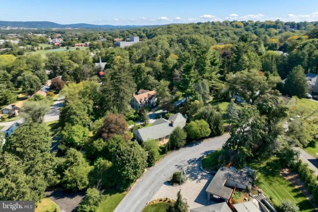 1319 HILLCROFT LN, York, PA 17403