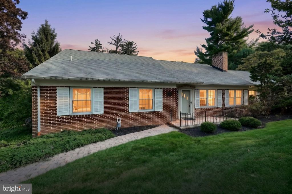 1319 HILLCROFT LN, York, PA 17403