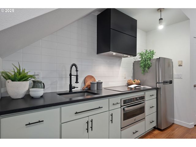 4303 Se DIVISION St, Portland, OR 97206