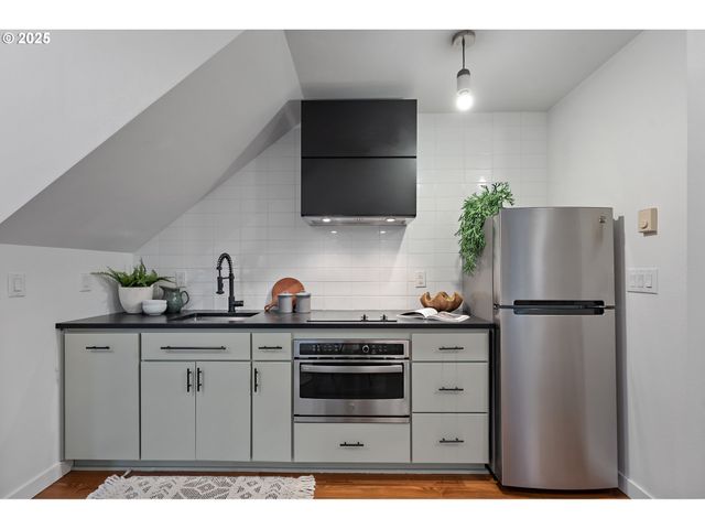 4303 Se DIVISION St, Portland, OR 97206
