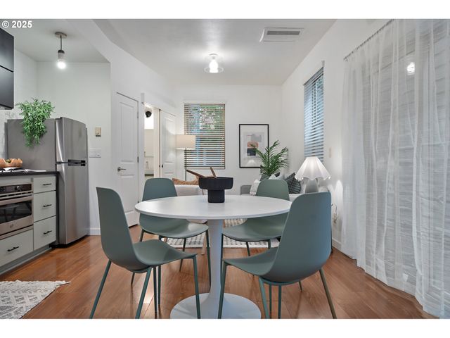 4303 Se DIVISION St, Portland, OR 97206