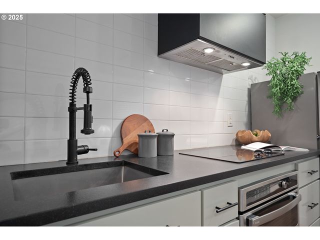 4303 Se DIVISION St, Portland, OR 97206