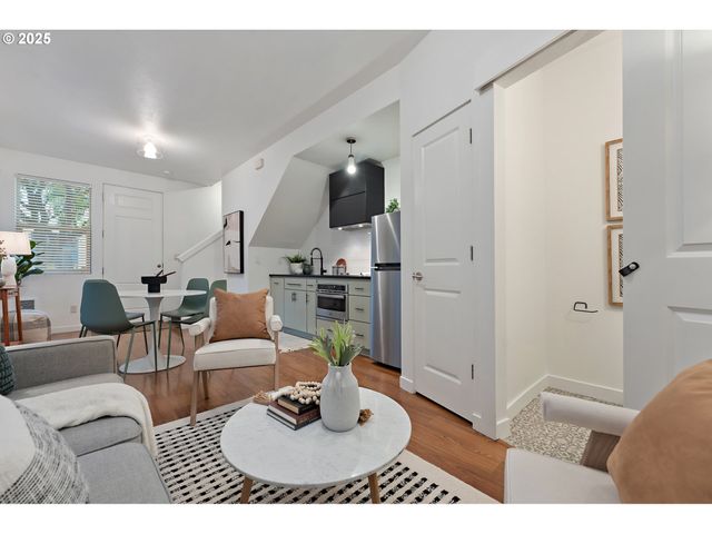 4303 Se DIVISION St, Portland, OR 97206