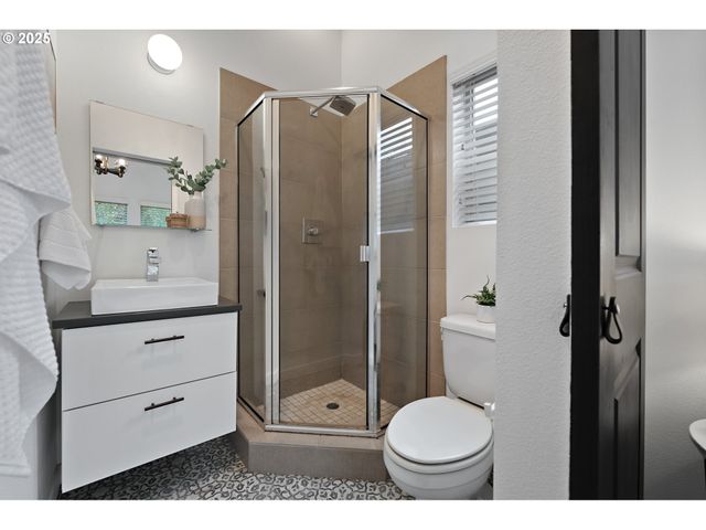 4303 Se DIVISION St, Portland, OR 97206