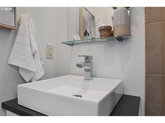 4303 Se DIVISION St, Portland, OR 97206