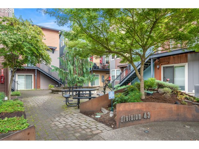 4303 Se DIVISION St, Portland, OR 97206