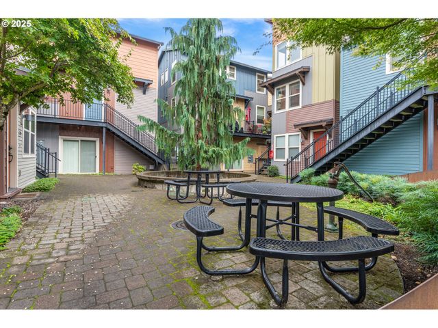 4303 Se DIVISION St, Portland, OR 97206