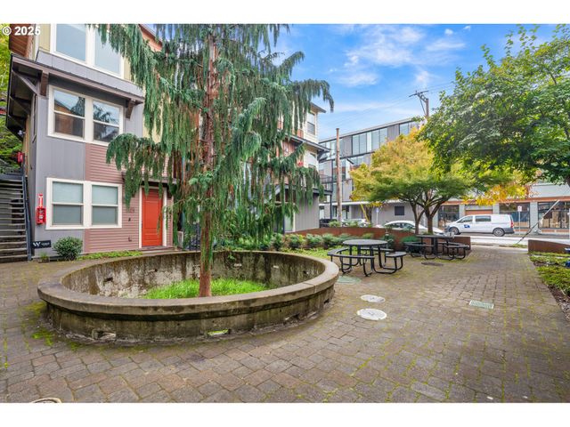 4303 Se DIVISION St, Portland, OR 97206