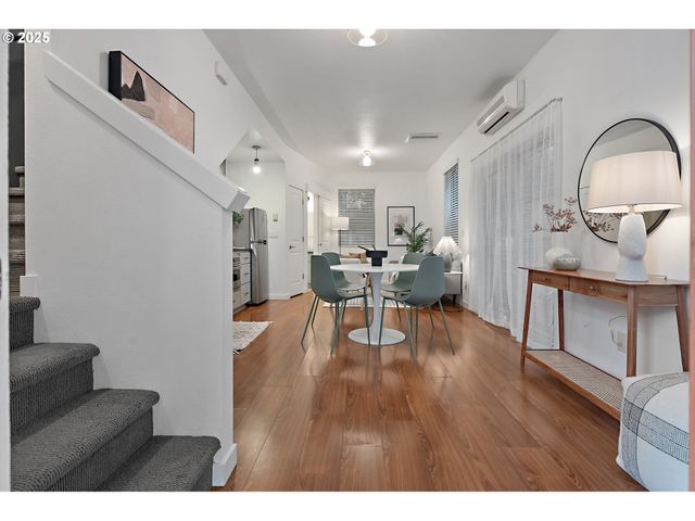 4303 Se DIVISION St, Portland, OR 97206