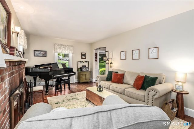 10 North Beech Tree Road, Brookfield, CT 06804