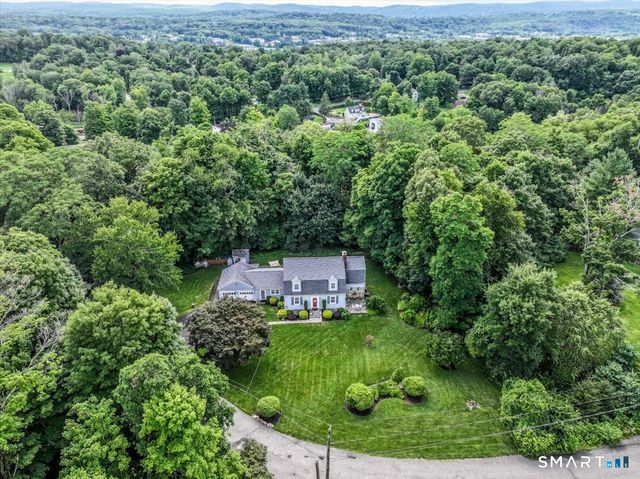10 North Beech Tree Road, Brookfield, CT 06804