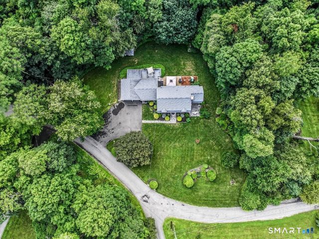 10 North Beech Tree Road, Brookfield, CT 06804
