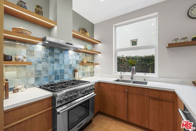 651 Oxford Avenue, Venice (los Angeles), CA 90291