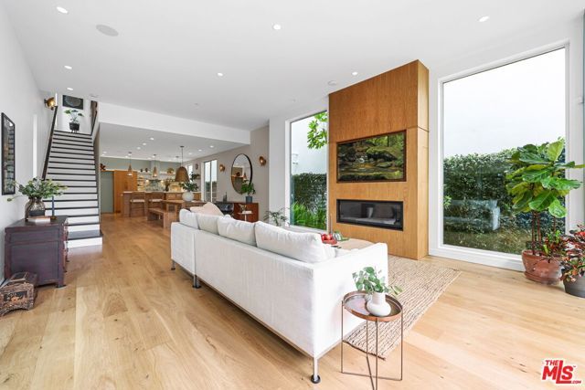 651 Oxford Avenue, Venice (los Angeles), CA 90291