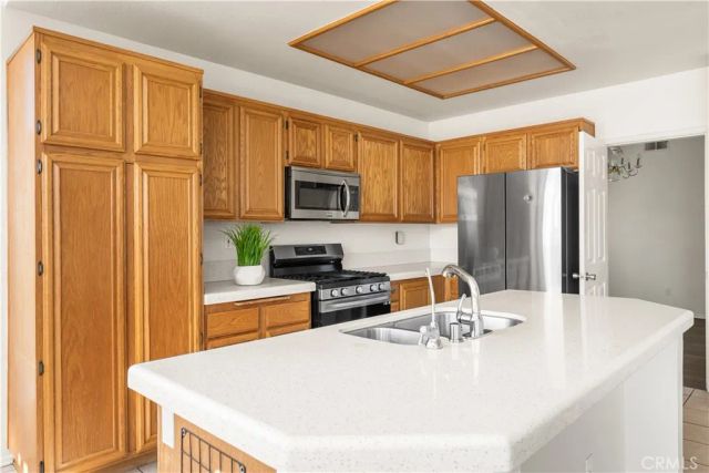 690 Canterbury Circle, Corona, CA 92879