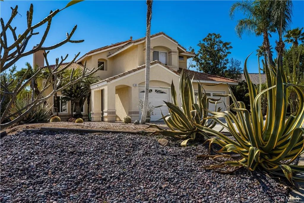 690 Canterbury Circle, Corona, CA 92879