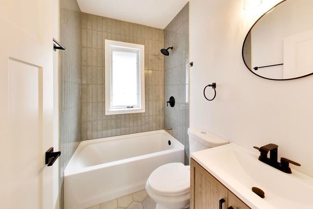 4953 W Drummond Place, Chicago, IL 60639
