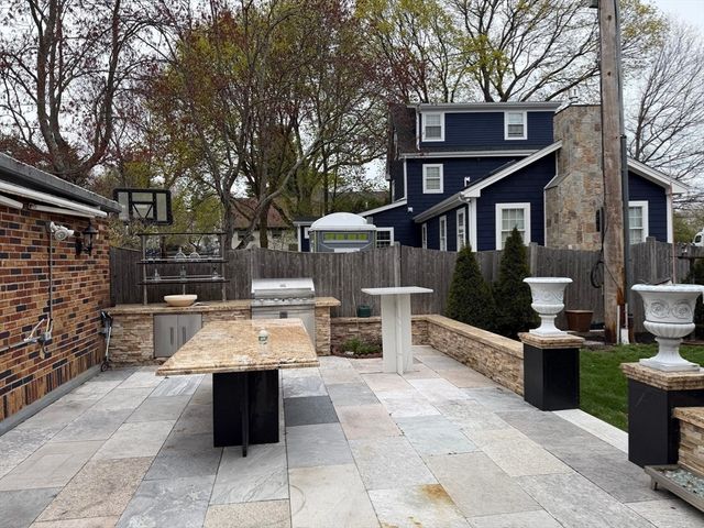 387 Washington St, Westwood, MA 02090