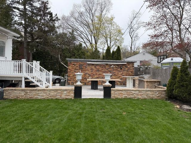 387 Washington St, Westwood, MA 02090