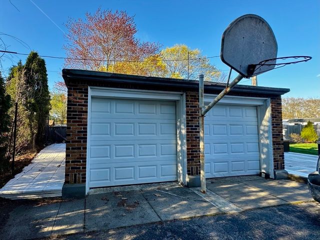 387 Washington St, Westwood, MA 02090