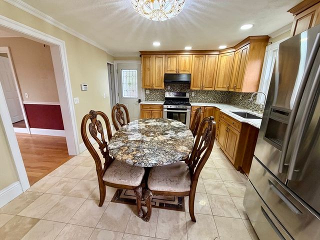 387 Washington St, Westwood, MA 02090