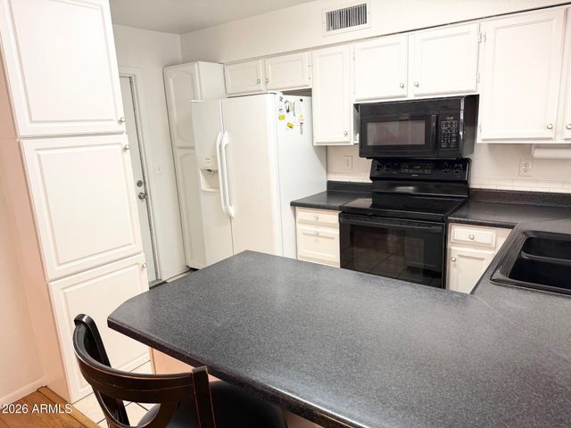 7919 E FLOSSMOOR Avenue, Mesa, AZ 85208