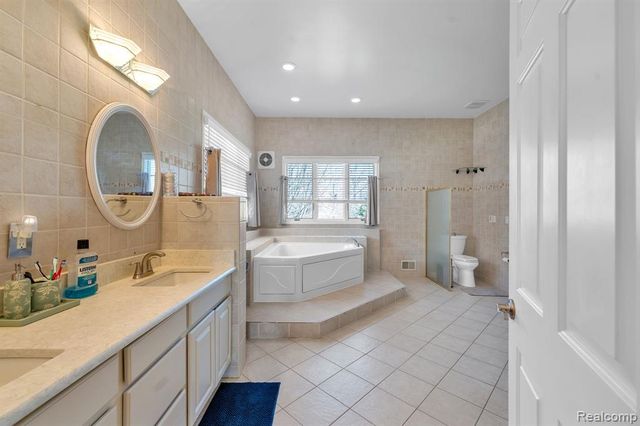 47081 Hidden River Circle, Canton, MI 48188