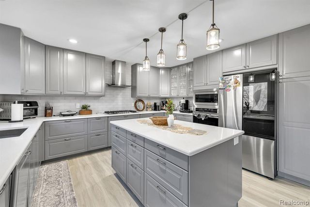 47081 Hidden River Circle, Canton, MI 48188