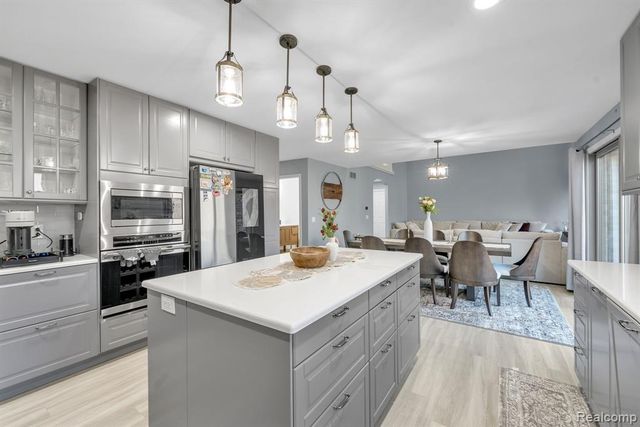 47081 Hidden River Circle, Canton, MI 48188