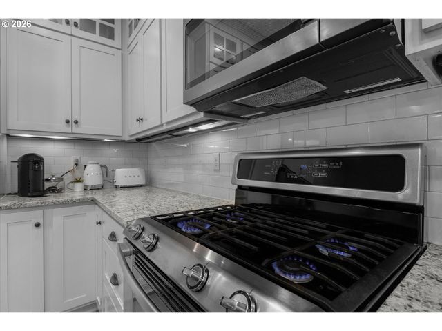 15057 Se GLENBROOK Rd, Clackamas, OR 97015