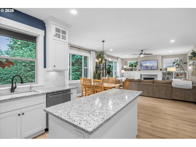 15057 Se GLENBROOK Rd, Clackamas, OR 97015