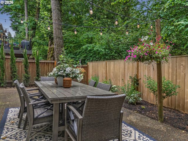 15057 Se GLENBROOK Rd, Clackamas, OR 97015