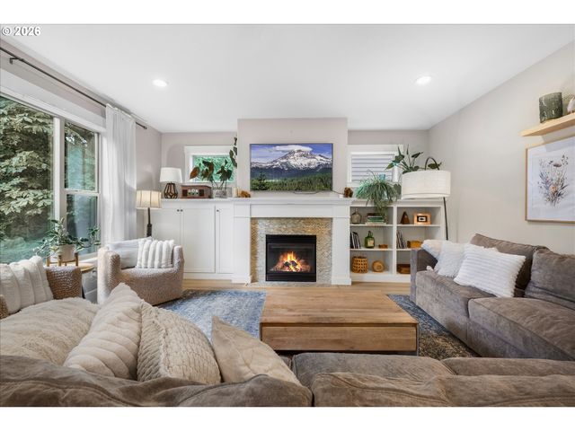 15057 Se GLENBROOK Rd, Clackamas, OR 97015