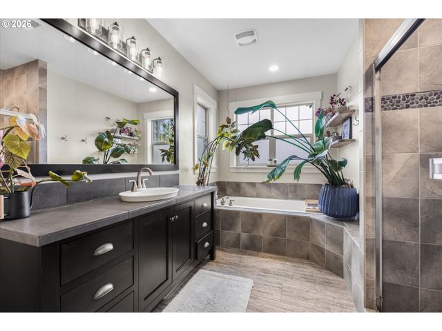 15057 Se GLENBROOK Rd, Clackamas, OR 97015
