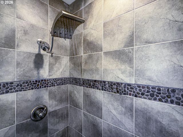 15057 Se GLENBROOK Rd, Clackamas, OR 97015