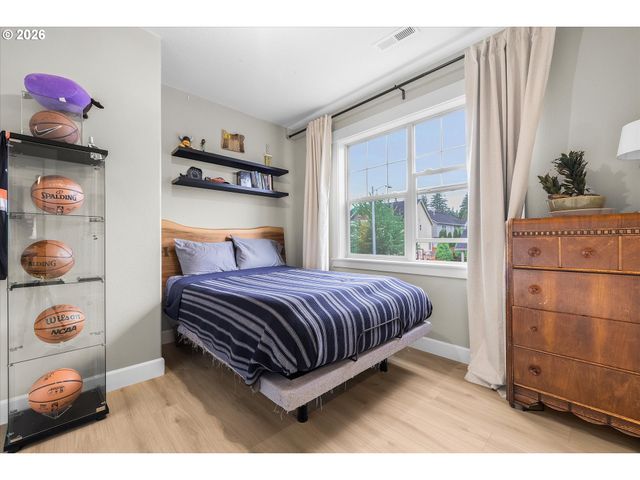 15057 Se GLENBROOK Rd, Clackamas, OR 97015